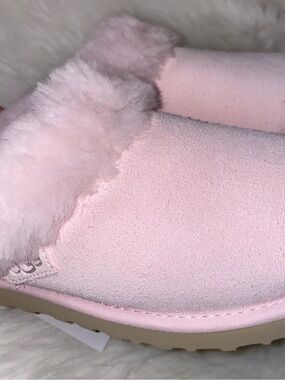 UGG 🌸 Slippers Cluggette size 9 Woman New